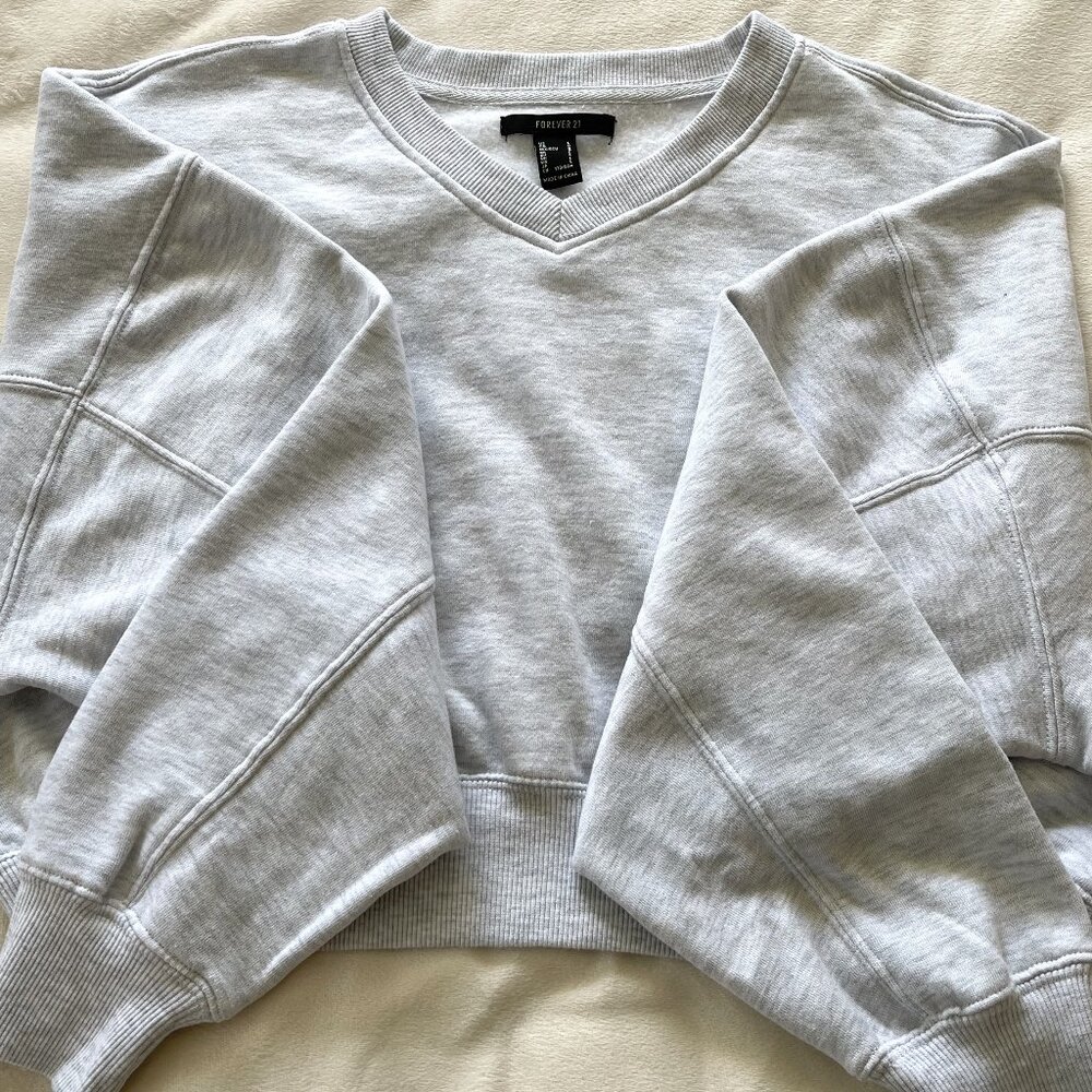 Forever 21 Cropped Light Grey Sweatshirt - Large - NWOT